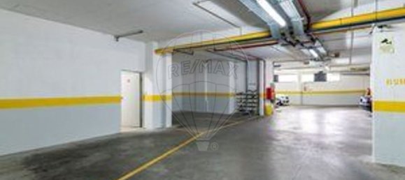 162m² Commercial property in Amadora, Portugal No. 58842 20