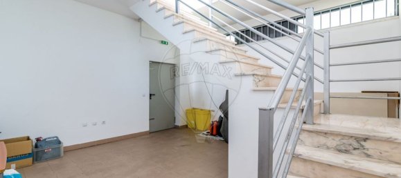 162m² Commercial property in Amadora, Portugal No. 58842 17