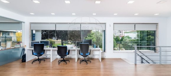 162m² Commercial property in Amadora, Portugal No. 58842 2