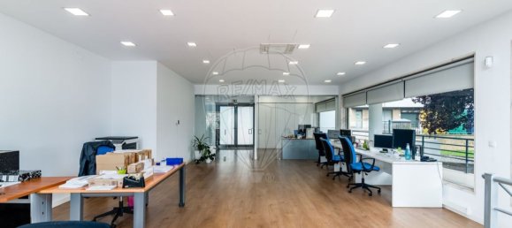 162m² Commercial property in Amadora, Portugal No. 58842 4