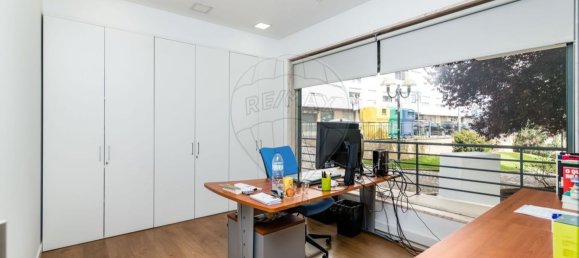 162m² Commercial property in Amadora, Portugal No. 58842 6