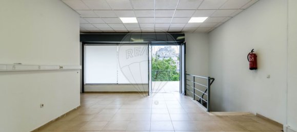 162m² Commercial property in Amadora, Portugal No. 58842 12