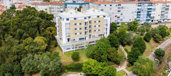 162m² Commercial property in Amadora, Portugal No. 58842 27
