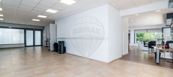162m² Commercial property in Amadora, Portugal No. 58842 9