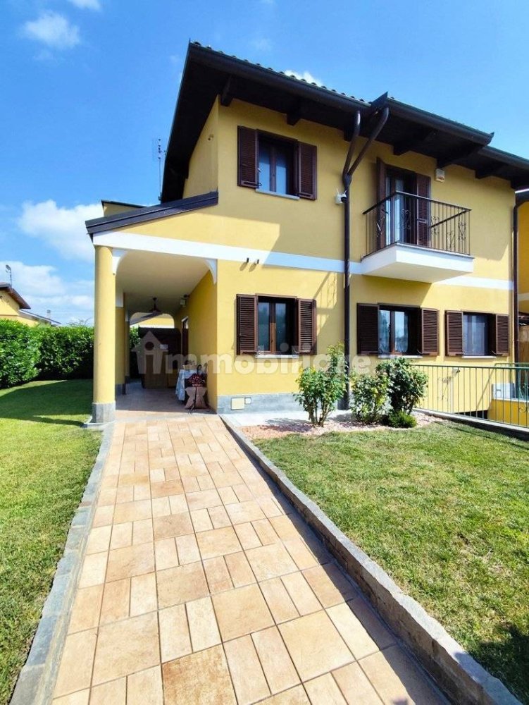 2 bedrooms Villa in Foglizzo, Italy No. 393481