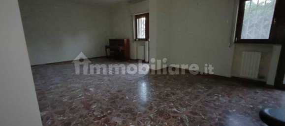 4 bedrooms Apartment in Taranto, Italy No. 81948 6