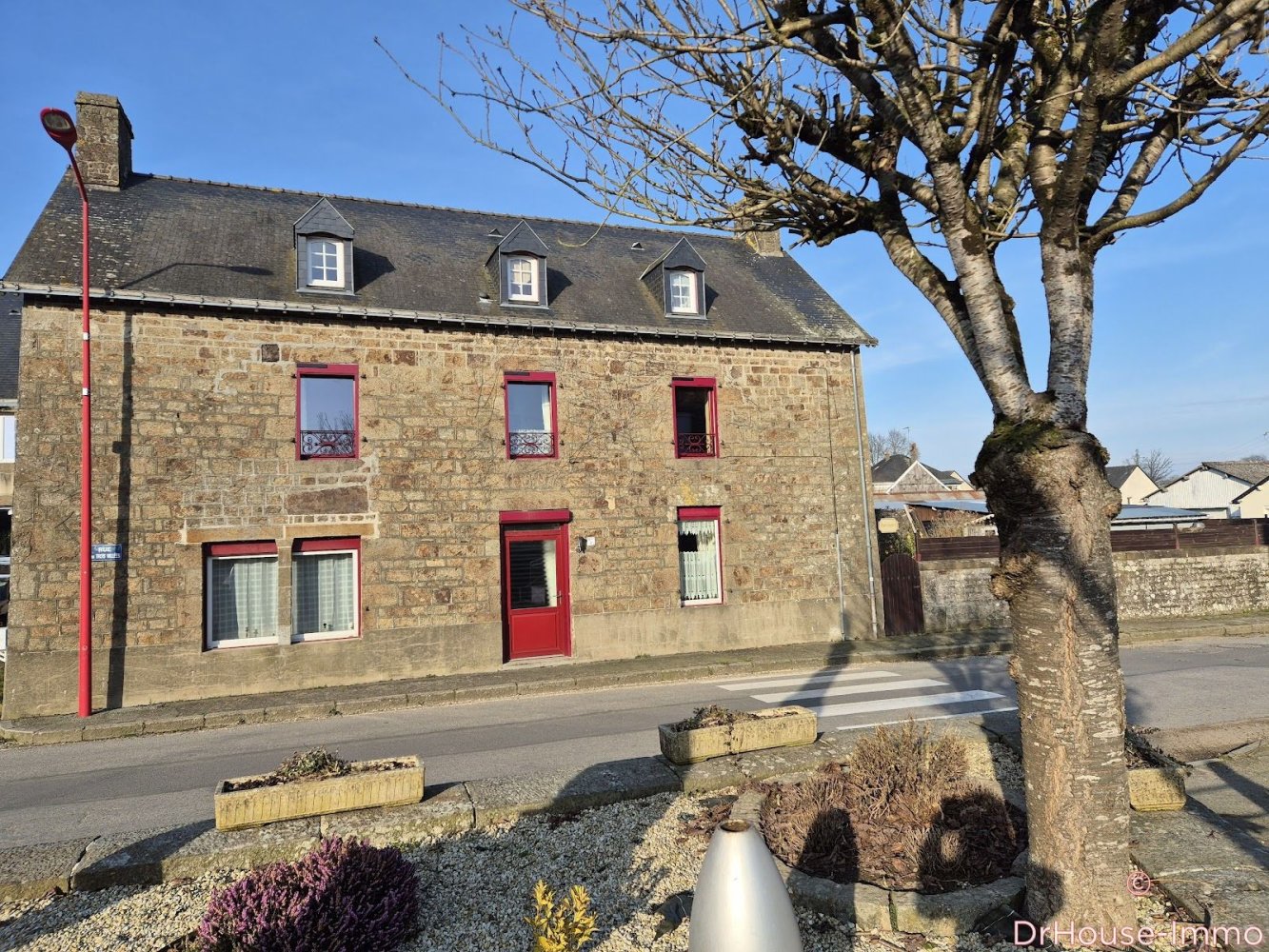 Casa de 4 dormitorios en Ambrieres-les-Vallees, France No. 107407