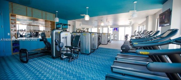 1 chambre propriété commerciale à vendre à Miami, Miami-Dade, Florida, USA № 614745 8