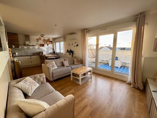 2 bedrooms Apartment in Paray-Vieille-Poste, France No. 161856