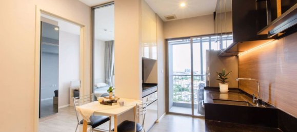 Кондоминиум  с 1 спальней в Сатхон, Таиланд № 4548 2