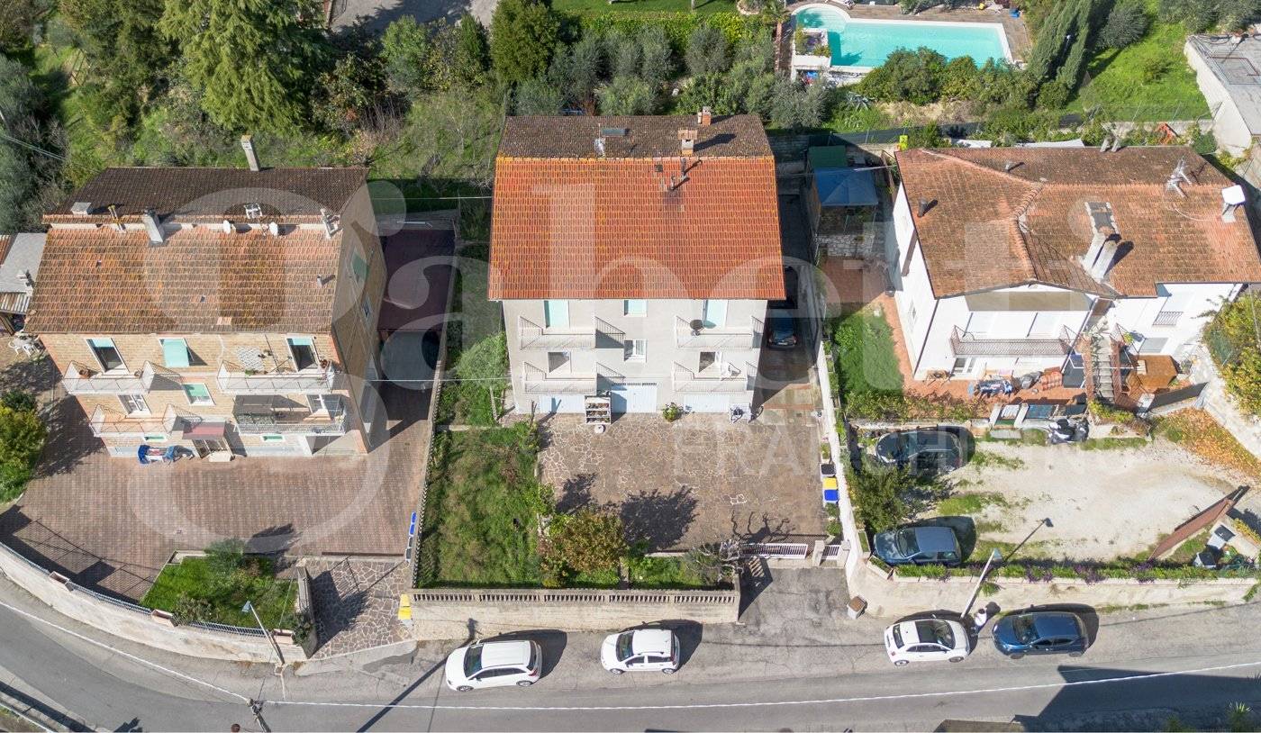 3 bedrooms Apartment in Perugia, Italy No. 357133