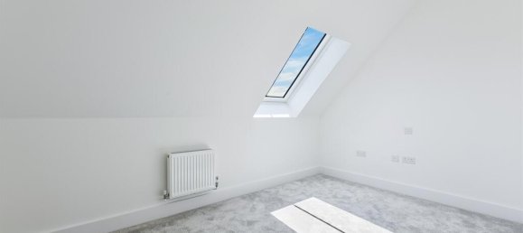 4 bedrooms House in Tadworth, United Kingdom No. 9673 16