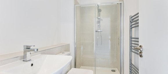 4 bedrooms House in Tadworth, United Kingdom No. 9673 24