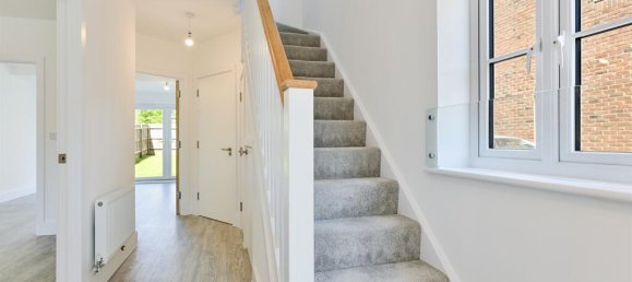 4 bedrooms House in Tadworth, United Kingdom No. 9673 18