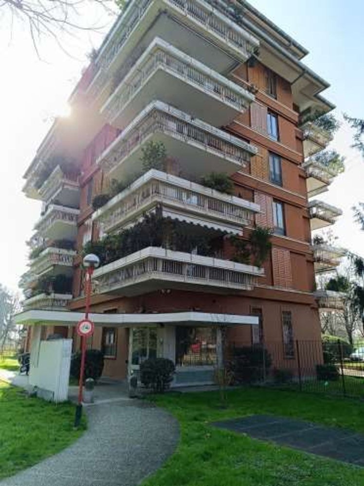 4 rooms Apartment in Segrate, Italy No. 284694