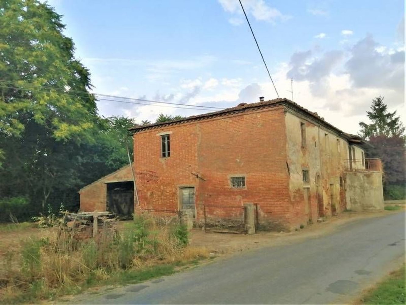 7 rooms House in Foiano della Chiana, Italy No. 228401