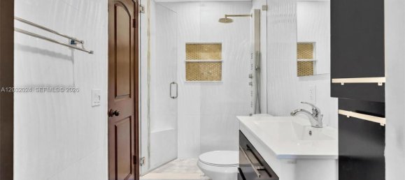 4 dormitorios villa en venta en Miami, Miami-Dade, Florida, USA № 615213 6