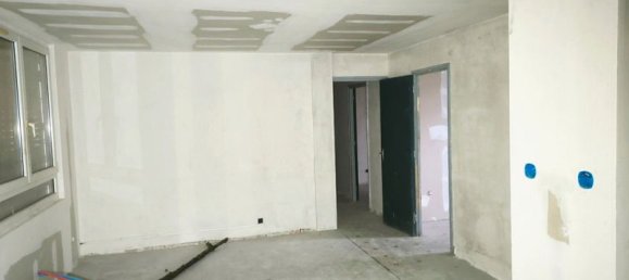 850m² Building in Homecourt, France No. 48847 6