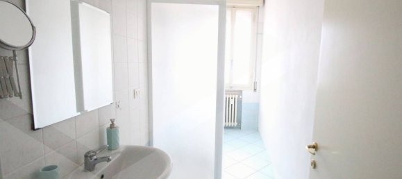 3 rooms Apartment in Bologna, Italy No. 26261 13