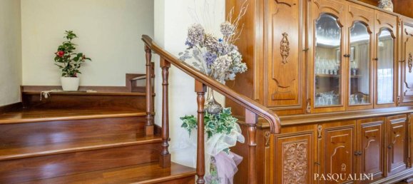 7 rooms House in Osimo, Italy No. 37342 93