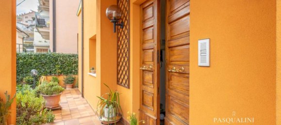 7 rooms House in Osimo, Italy No. 37342 37