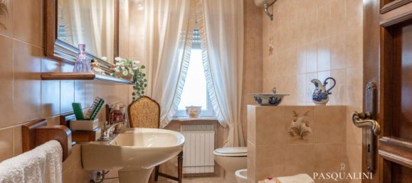 7 rooms House in Osimo, Italy No. 37342 58