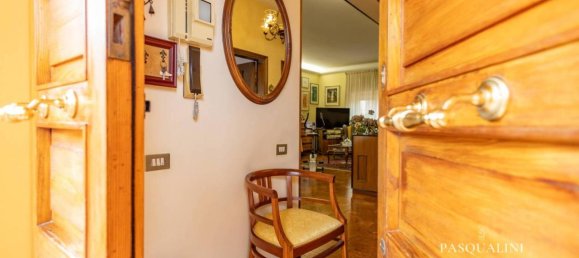 7 rooms House in Osimo, Italy No. 37342 39