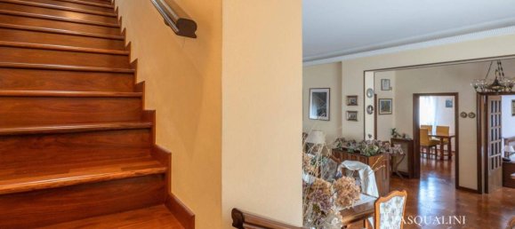 7 rooms House in Osimo, Italy No. 37342 96