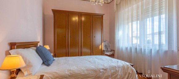 7 rooms House in Osimo, Italy No. 37342 52