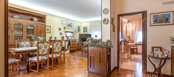 7 rooms House in Osimo, Italy No. 37342 51