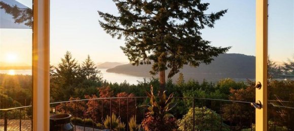 4 bedrooms House in British Columbia, Canada No. 1052 11