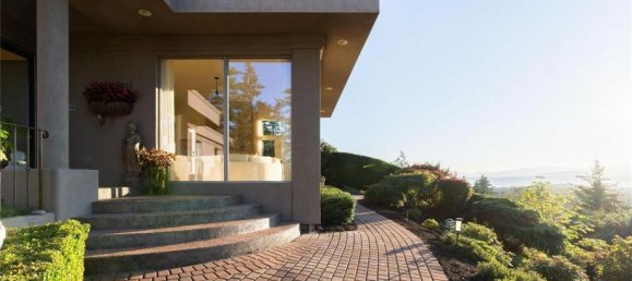 4 bedrooms House in British Columbia, Canada No. 1052 7