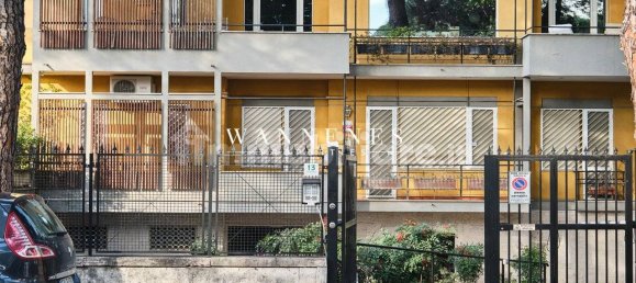 3 bedrooms Apartment in Rome, Italy No. 209501 24