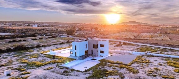 5 bedrooms House in La Marina, Spain No. 185975 12