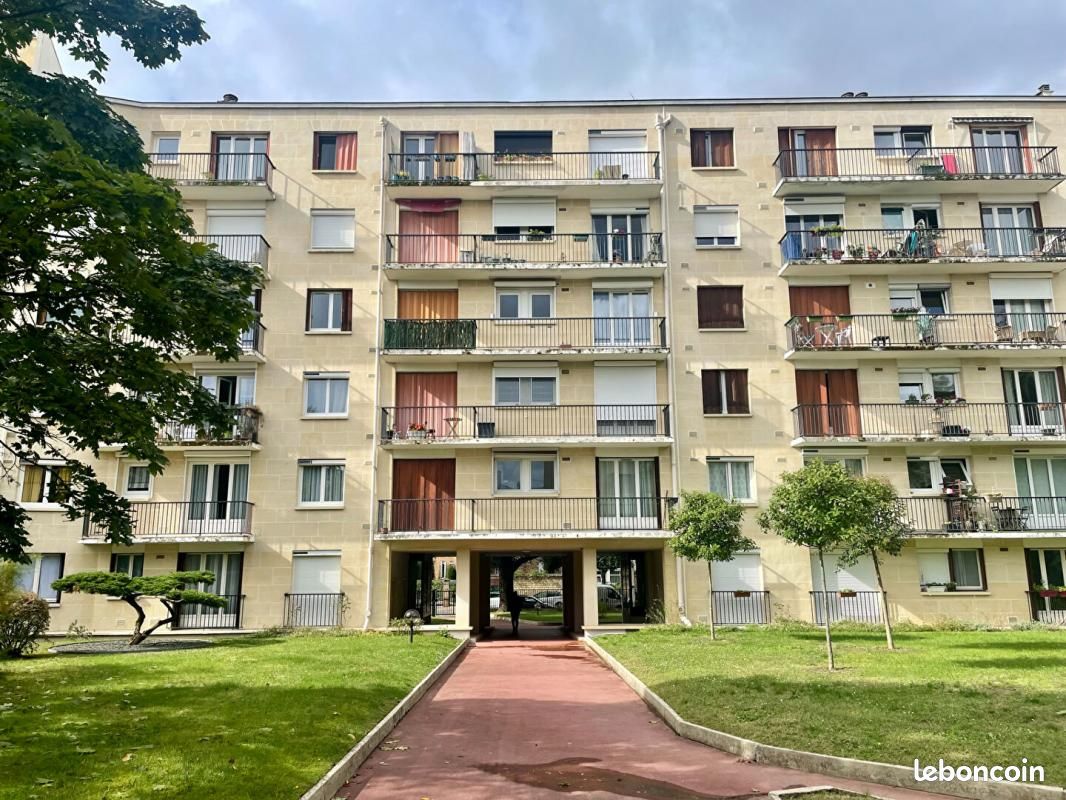 2 Schlafzimmer Wohnung in Montmorency, France, Nr. 163950