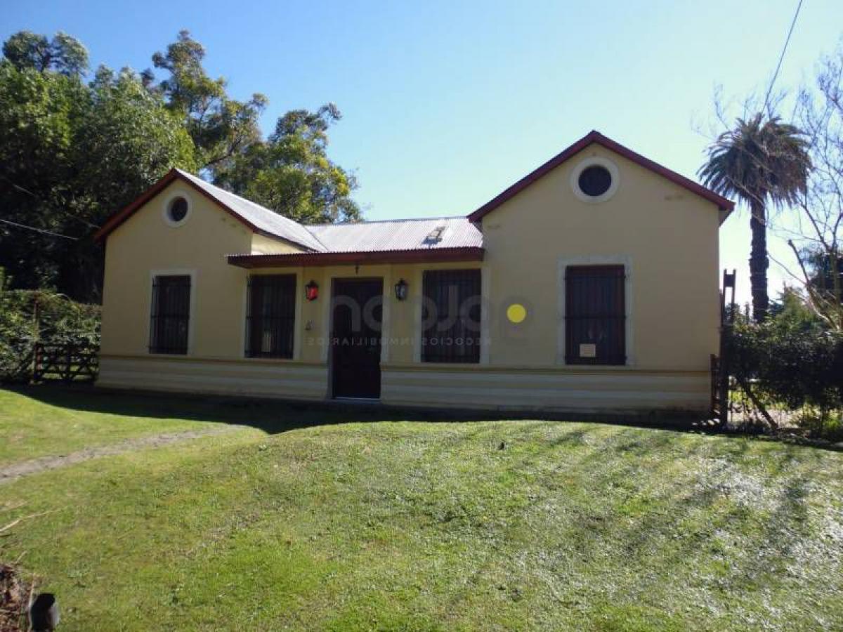 3 bedrooms House in Berazategui, Argentina No. 76225