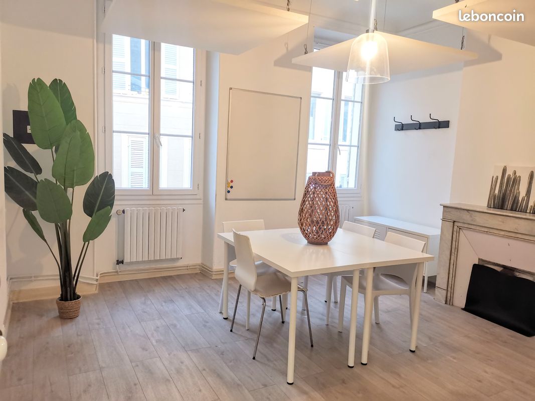 2 bedrooms Apartment in Marseille, France No. 339814