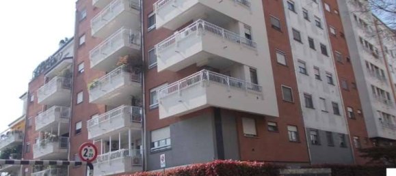 Apartamento de 2 dormitorios en Milan, Italy No. 317932 2