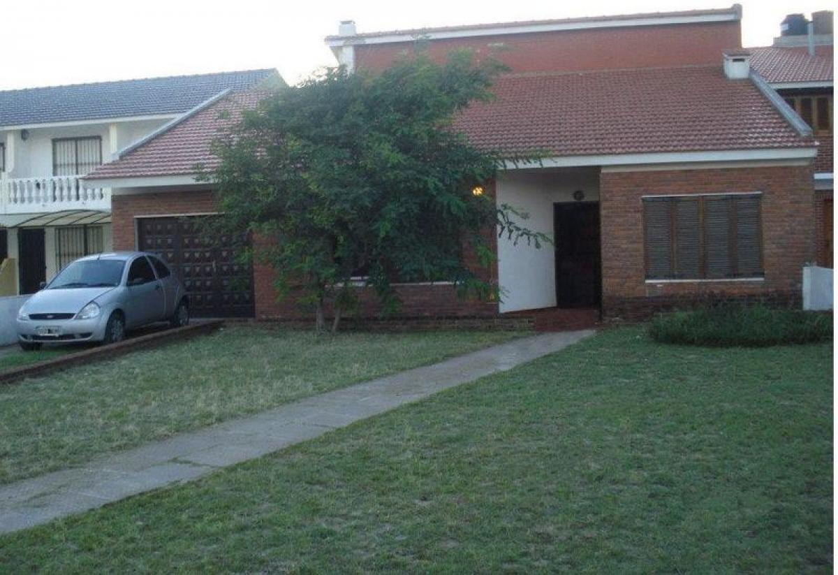 Casa de 5 dormitorios en Mar del Plata, Argentina No. 98039