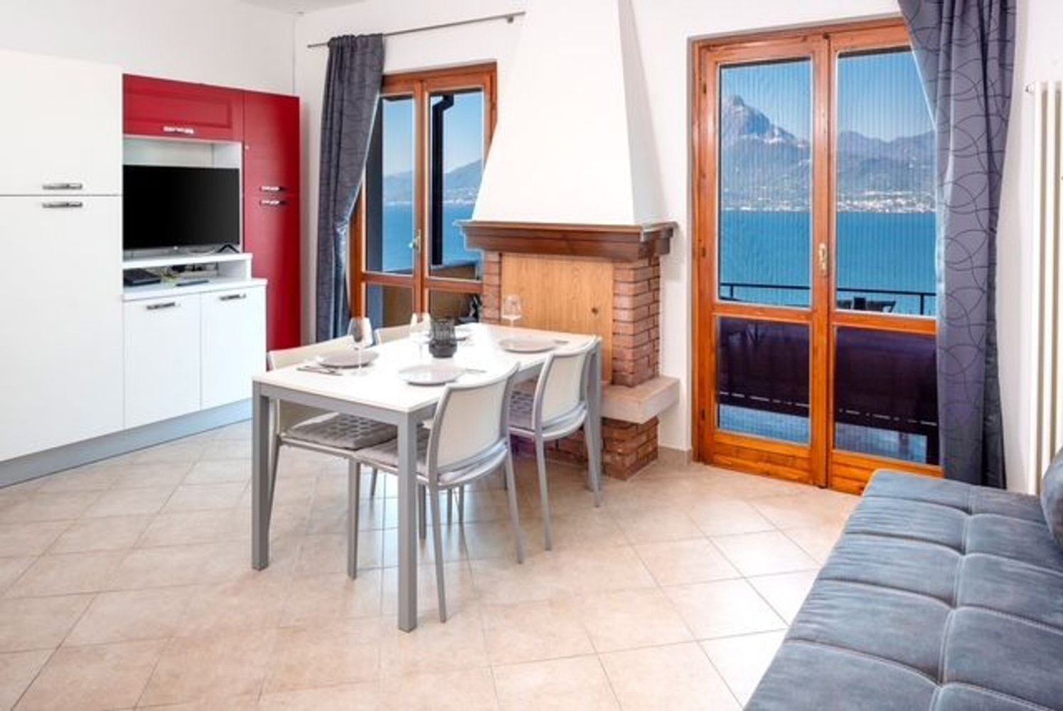 2غرفة شقة في Torri del Benaco, Italy رقم 289710