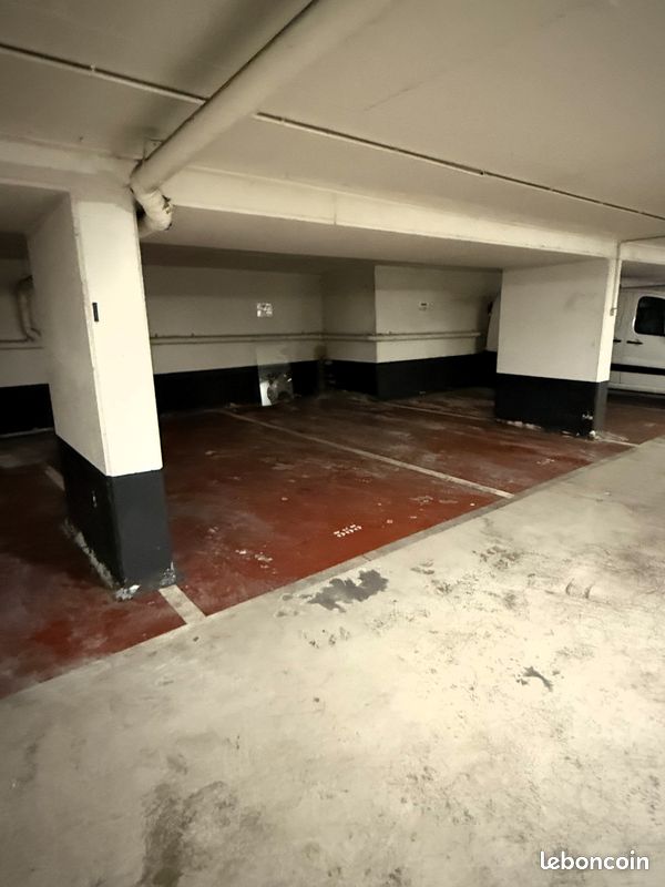 Estacionamento em Levallois-Perret, France N.º 350517