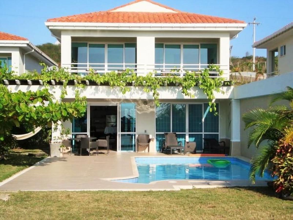 3 bedrooms House in Bolivar, Colombia No. 1021