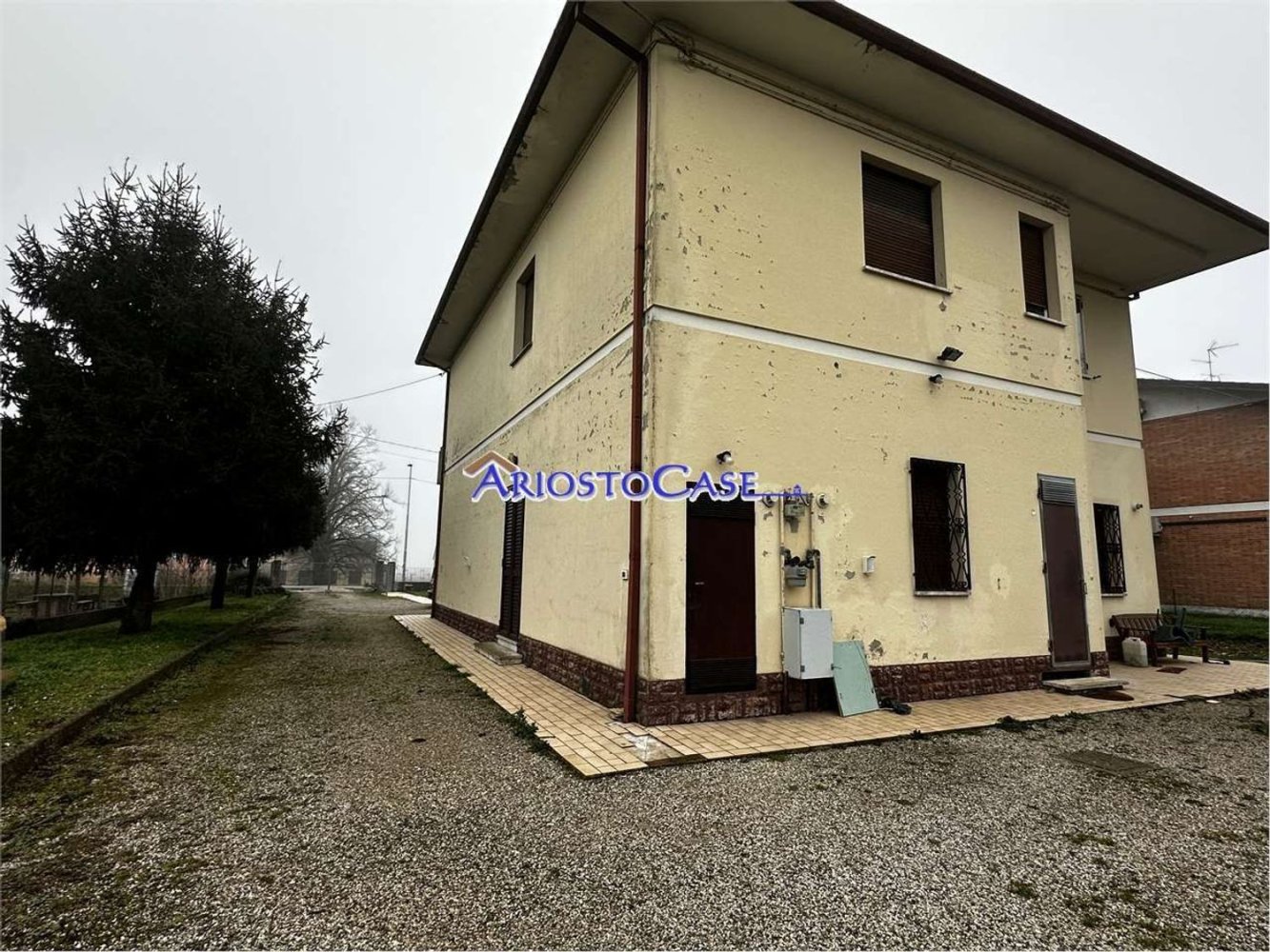 4-salle Appartement à Ferrara, Italy No. 11063