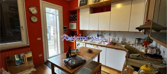 4-salle Appartement à Ferrara, Italy No. 11063 4