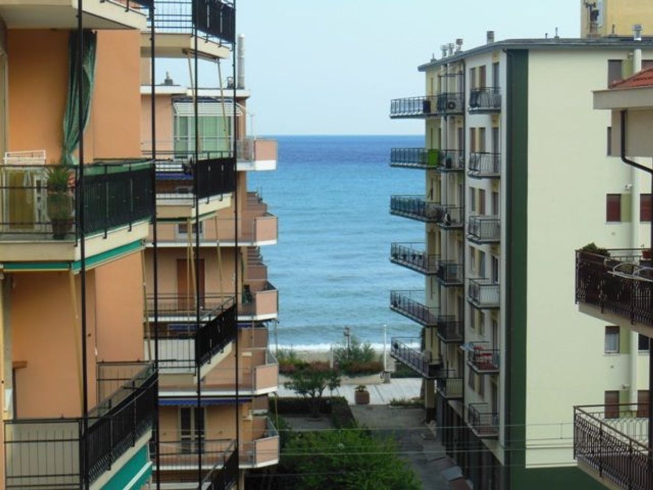 2 bedrooms Apartment in Borghetto Santo Spirito, Italy No. 344316