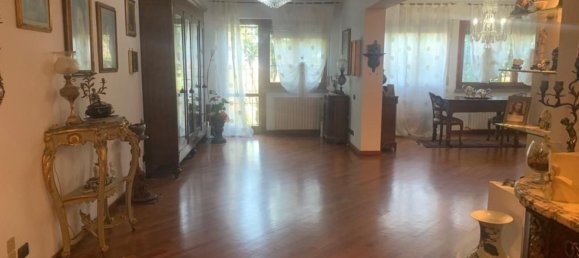 Casa de 7 divisões em Livorno, Italy N.º 91010 8