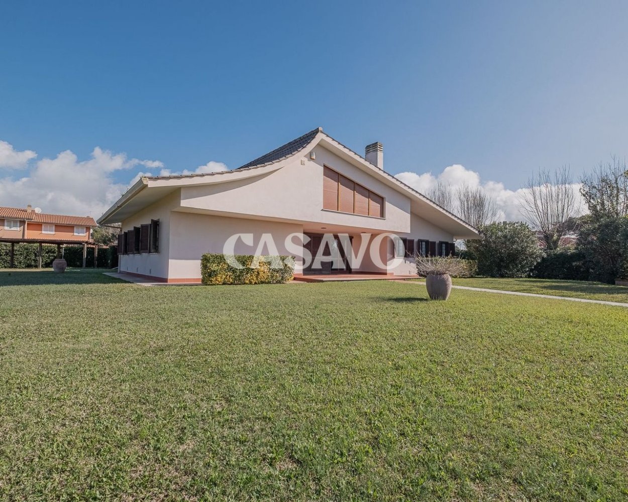 4 bedrooms Villa in Ladispoli, Italy No. 321797