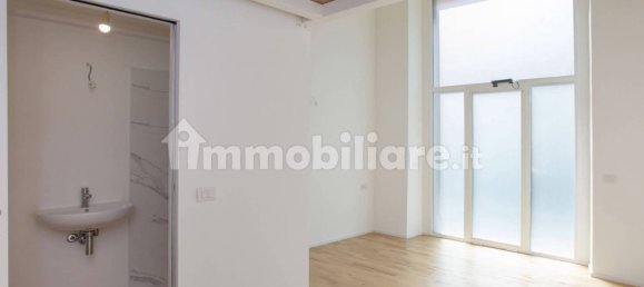 1 bedroom Apartment in Milan, Italy No. 249990 8