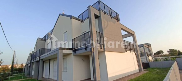 3 bedrooms Villa in Venice, Italy No. 73323 4