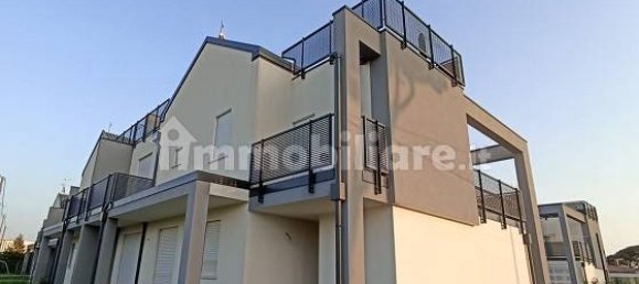 3 bedrooms Villa in Venice, Italy No. 73323 3